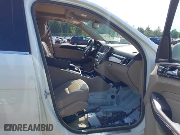 ✅ 2015 Mercedes-Benz M 400 • VIN: 4JGDA5GB2FA501604 • Лот: 42711613. Опубликован ранее на IAAI с пробегом 70 516 миль. Бесплатный доступ к архиву аукционных продаж из США и подробный отчёт об истории автомобиля на DreamBid. Изображение 5.