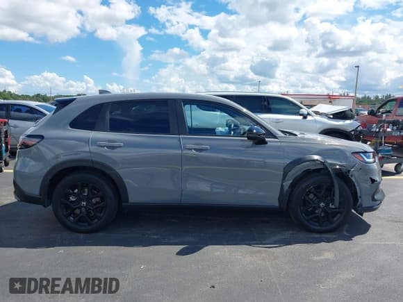 ✅ 2025 Honda HR-V Sport • VIN: 3CZRZ1H53SM733107 • Lot: 43209596. Wystawiony na IAAI z przebiegiem 11 196 mil. Bezpłatny archiwum sprzedaży aukcyjnych z USA i szczegółowy raport historii pojazdu na DreamBid. Zdjęcie 13.