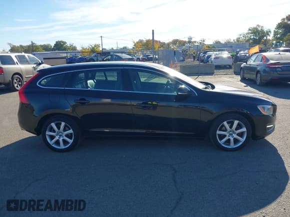 ✅ 2016 Volvo V60 T5 Drive-E Premier • VIN: YV140MEK0G1291486 • Lot: 43500694. Listed on IAAI with 129,785 mi. Free auction sales archive from the USA and detailed vehicle history report at DreamBid. Image 13.