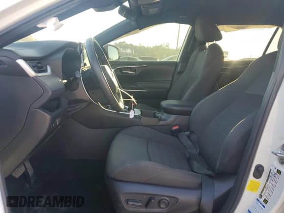 ✅ 2022 Toyota RAV4 Hybrid SE • VIN: 4T3T6RFV4NU089044 • Lot: 86749325. Wystawiony na Copart z przebiegiem 84 760 mil. Bezpłatny archiwum sprzedaży aukcyjnych z USA i szczegółowy raport historii pojazdu na DreamBid. Zdjęcie 7.