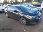 ✅ 2021 Nissan Versa SV • VIN: 3N1CN8EVXML813522 • Lot: 43657223. Wystawiony na IAAI z przebiegiem 99 298 mil. Bezpłatny archiwum sprzedaży aukcyjnych z USA i szczegółowy raport historii pojazdu na DreamBid. Zdjęcie 1.