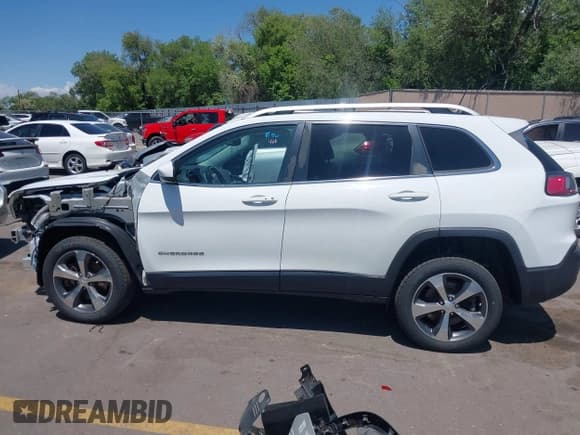 ✅ 2019 Jeep Cherokee Limited • VIN: 1C4PJLDX1KD111513 • Лот: 42352069. Опубликован ранее на IAAI с пробегом 40 543 миль. Бесплатный доступ к архиву аукционных продаж из США и подробный отчёт об истории автомобиля на DreamBid. Изображение 15.