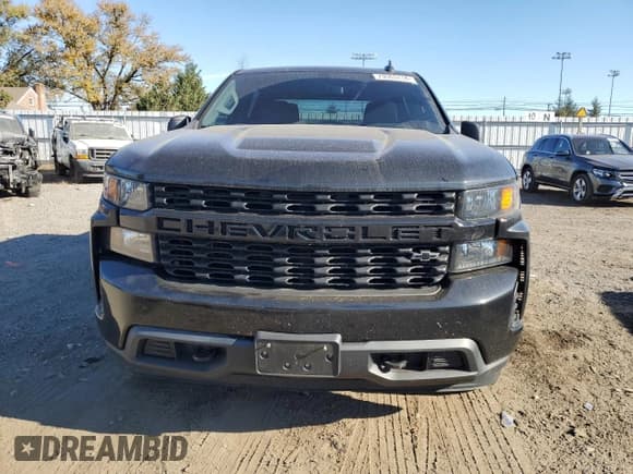 ✅ 2020 Chevrolet Silverado 1500 Custom • VIN: 1GCUYBEF1LZ260720 • Lot: 73553114. Wystawiony na Copart z przebiegiem 179 907 mil. Bezpłatny archiwum sprzedaży aukcyjnych z USA i szczegółowy raport historii pojazdu na DreamBid. Zdjęcie 5.