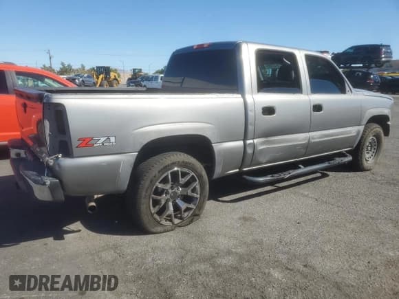 ✅ 2006 Chevrolet Silverado 1500 LT3 • VIN: 2GCEK13T261198170 • Lot: 81471855. Wystawiony na Copart z przebiegiem 205 980 mil. Bezpłatny archiwum sprzedaży aukcyjnych z USA i szczegółowy raport historii pojazdu na DreamBid. Zdjęcie 3.