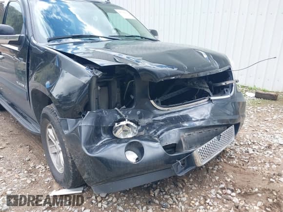 ✅ 2008 GMC Yukon SLT 4SB • VIN: 1GKFC13J18R118629 • Lot: 41798020. Wystawiony na IAAI z przebiegiem 215 760 mil. Bezpłatny archiwum sprzedaży aukcyjnych z USA i szczegółowy raport historii pojazdu na DreamBid. Zdjęcie 6.