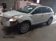 ✅ 2013 Lincoln MKX • VIN: 2LMDJ8JK0DBL14099 • Lot: 43137993. Wystawiony na IAAI z przebiegiem 125 576 mil. Bezpłatny archiwum sprzedaży aukcyjnych z USA i szczegółowy raport historii pojazdu na DreamBid. Zdjęcie 2.