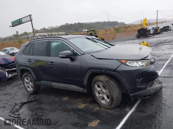 ✅ 2021 Toyota RAV4 XLE • VIN: 2T3W1RFV8MC100106 • Lot: 43247774. Listed on IAAI with 70,996 mi. Free auction sales archive from the USA and detailed vehicle history report at DreamBid. Image 13.