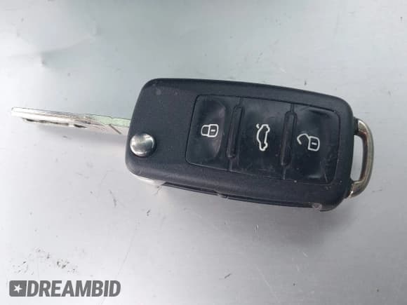 ✅ 2011 Volkswagen Golf GTI PZEV • VIN: WVWFD7AJ2BW298808 • Lot: 42849404. Listed on IAAI with 74,886 mi. Free auction sales archive from the USA and detailed vehicle history report at DreamBid. Image 11.