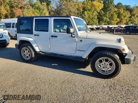 ✅ 2010 Jeep Wrangler Unlimited Sahara • VIN: 1J4HA5H19AL214182 • Lot: 91883275. Wystawiony na Copart z przebiegiem 227 656 mil. Bezpłatny archiwum sprzedaży aukcyjnych z USA i szczegółowy raport historii pojazdu na DreamBid. Zdjęcie 4.