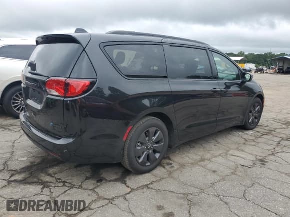 ✅ 2020 Chrysler Pacifica Hybrid Limited • VIN: 2C4RC1N71LR257964 • Lot: 67809245. Listed on Copart with 52,356 mi. Free auction sales archive from the USA and detailed vehicle history report at DreamBid. Image 3.