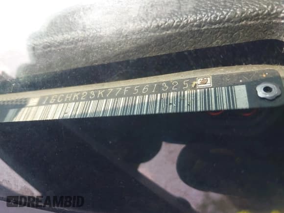 ✅ 2007 Chevrolet Silverado 2500HD 1LT • VIN: 1GCHK23K77F561325 • Lot: 42860200. Wystawiony na IAAI z przebiegiem 354 528 mil. Bezpłatny archiwum sprzedaży aukcyjnych z USA i szczegółowy raport historii pojazdu na DreamBid. Zdjęcie 9.