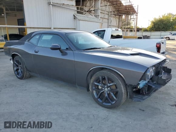 ✅ 2022 Dodge Challenger SXT • VIN: 2C3CDZAG2NH211886 • Lot: 76064993. Wystawiony na Copart z przebiegiem 15 220 mil. Bezpłatny archiwum sprzedaży aukcyjnych z USA i szczegółowy raport historii pojazdu na DreamBid. Zdjęcie 4.
