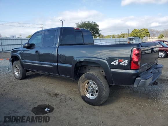 ✅ 2004 Chevrolet Silverado 2500HD LS • VIN: 1GCHK29U54E393775 • Lot: 54620215. Wystawiony na Copart z przebiegiem 207 992 mil. Bezpłatny archiwum sprzedaży aukcyjnych z USA i szczegółowy raport historii pojazdu na DreamBid. Zdjęcie 2.