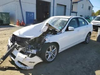 ✅ 2013 Mercedes-Benz C 300 Luxury • VIN: WDDGF8AB5DR250918 • Lot: 86547375. Wystawiony na Copart z przebiegiem 123 166 mil. Bezpłatny archiwum sprzedaży aukcyjnych z USA i szczegółowy raport historii pojazdu na DreamBid. Zdjęcie 1.