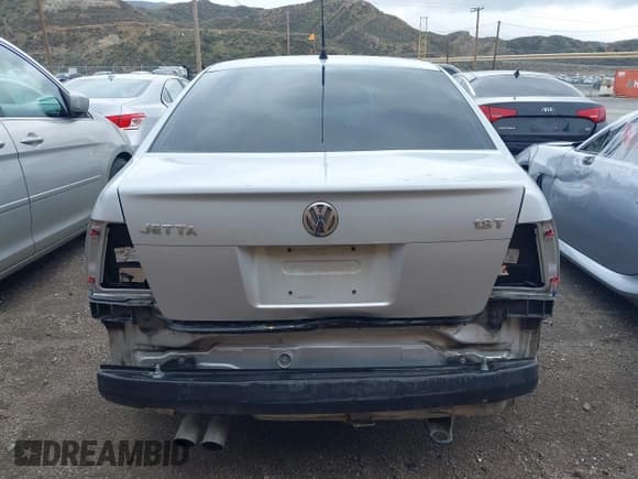 ✅ 2004 Volkswagen Jetta • VIN: 3VWRE69M94M083199 • Lot: 41786177. Wystawiony na IAAI z przebiegiem 134 787 mil. Bezpłatny archiwum sprzedaży aukcyjnych z USA i szczegółowy raport historii pojazdu na DreamBid. Zdjęcie 6.