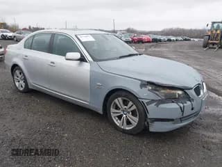 ✅ 2010 BMW 5 Series 528i xDrive • VIN: WBANV1C54AC157287 • Лот: 43730871. Опубликован ранее на IAAI с пробегом 99 999 миль. Бесплатный доступ к архиву аукционных продаж из США и подробный отчёт об истории автомобиля на DreamBid. Изображение 1.