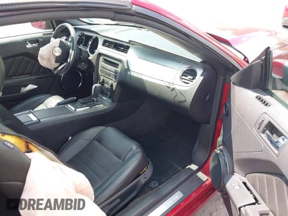 2014 Ford Mustang V6 с VIN 1ZVBP8EM0E5271274, выставлен на аукционе IAAI как лот 42962485 с пробегом 71 422 миль миль и . История ставок и продаж доступна на DreamBid. Изображение 5.