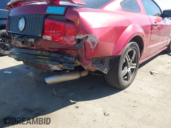 ✅ 2007 Ford Mustang GT Deluxe • VIN: 1ZVFT82H475215524 • Lot: 43472502. Listed on IAAI with 193,059 mi. Free auction sales archive from the USA and detailed vehicle history report at DreamBid. Image 12.