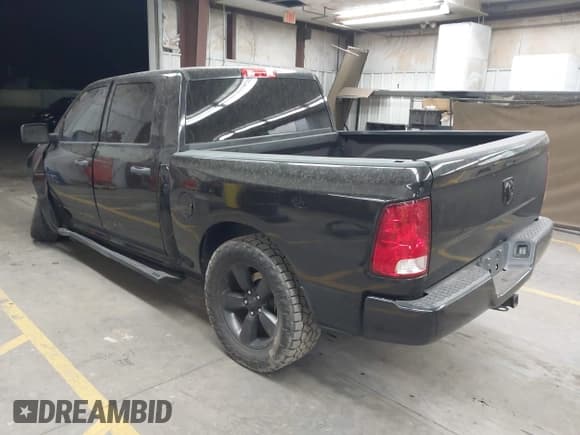 ✅ 2018 Ram 1500 Express • VIN: 3C6RR6KTXJG264449 • Lot: 43525847. Wystawiony na IAAI z przebiegiem 71 927 mil. Bezpłatny archiwum sprzedaży aukcyjnych z USA i szczegółowy raport historii pojazdu na DreamBid. Zdjęcie 3.