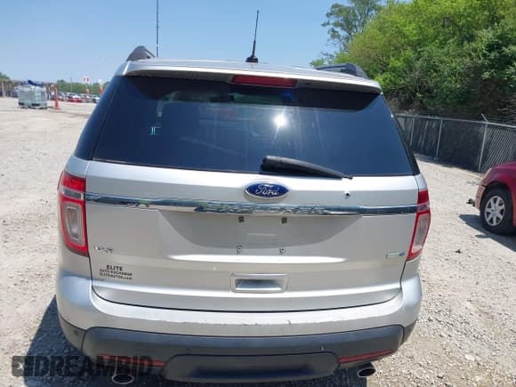 ✅ 2015 Ford Explorer XLT • VIN: 1FM5K8D81FGA72822 • Lot: 42310155. Wystawiony na IAAI z przebiegiem 153 873 mil. Bezpłatny archiwum sprzedaży aukcyjnych z USA i szczegółowy raport historii pojazdu na DreamBid. Zdjęcie 17.