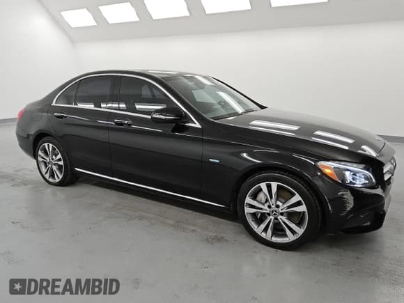 ✅ 2018 Mercedes-Benz C 350e • VIN: 55SWF4HB8JU255163 • Lot: 80166825. Wystawiony na Copart z przebiegiem 58 358 mil. Bezpłatny archiwum sprzedaży aukcyjnych z USA i szczegółowy raport historii pojazdu na DreamBid. Zdjęcie 4.