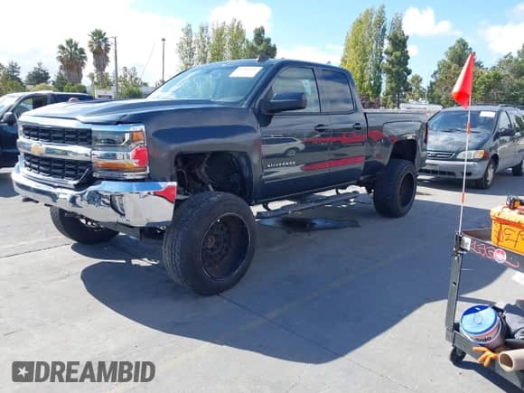 2017 Chevrolet Silverado 1500 LT с VIN 1GCVKREH1HZ336024, выставлен на аукционе IAAI как лот 43306046 с пробегом 121 349 миль миль и . История ставок и продаж доступна на DreamBid. Изображение 18.