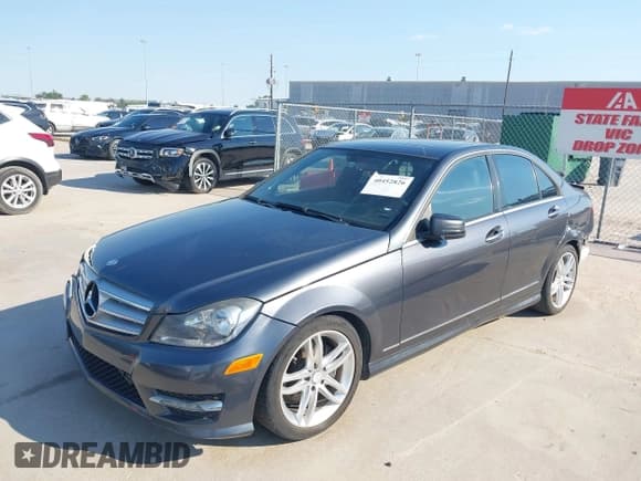 ✅ 2013 Mercedes-Benz C 250 Sport • VIN: WDDGF4HB0DR247150 • Lot: 40452826. Wystawiony na IAAI z przebiegiem 143 160 mil. Bezpłatny archiwum sprzedaży aukcyjnych z USA i szczegółowy raport historii pojazdu na DreamBid. Zdjęcie 18.