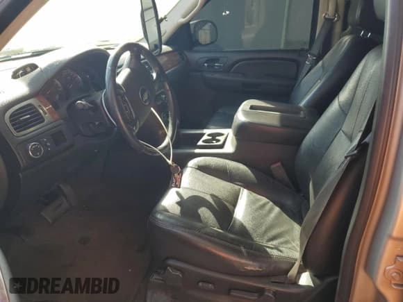 ✅ 2008 Chevrolet Suburban Commercial • VIN: 1GNFC16008R102380 • Lot: 74749604. Wystawiony na Copart z przebiegiem 170 711 mil. Bezpłatny archiwum sprzedaży aukcyjnych z USA i szczegółowy raport historii pojazdu na DreamBid. Zdjęcie 7.