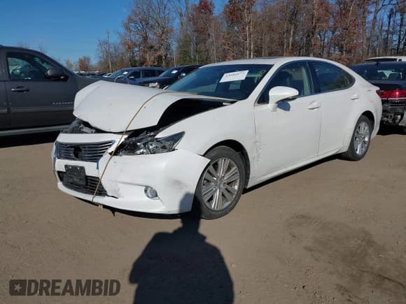 ✅ 2015 Lexus ES 330 • VIN: JTHBK1GG5F2180843 • Lot: 43684977. Listed on IAAI with 84,552 mi. Free auction sales archive from the USA and detailed vehicle history report at DreamBid. Image 17.