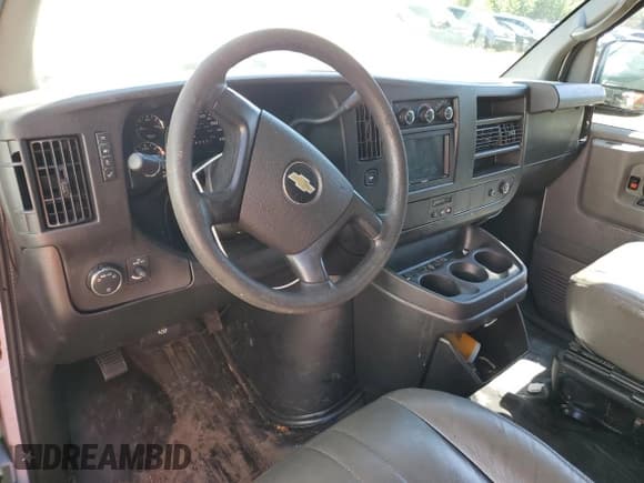 ✅ 2014 Chevrolet Express Cargo • VIN: 1GCSGAFX9E1109427 • Lot: 68265955. Wystawiony na Copart z przebiegiem 147 383 mil. Bezpłatny archiwum sprzedaży aukcyjnych z USA i szczegółowy raport historii pojazdu na DreamBid. Zdjęcie 8.