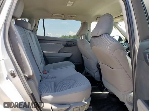 ✅ 2023 Toyota Highlander Hybrid LE • VIN: 5TDZARAH2PS519989 • Lot: 64565355. Wystawiony na Copart z przebiegiem 72 698 mil. Bezpłatny archiwum sprzedaży aukcyjnych z USA i szczegółowy raport historii pojazdu na DreamBid. Zdjęcie 11.