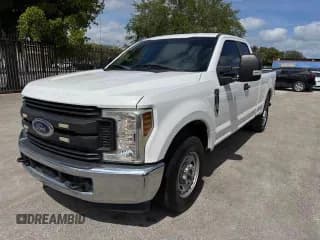 ✅ 2019 Ford F-250 XL • VIN: 1FT7X2A60KEC91808 • Lot: 90270695. Listed on Copart with 101,633 mi. Free auction sales archive from the USA and detailed vehicle history report at DreamBid. Image 1.