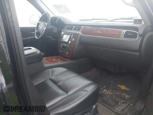 ✅ 2007 Chevrolet Suburban LTZ • VIN: 1GNFC16027R390417 • Lot: 43477264. Listed on IAAI with 141,419 mi. Free auction sales archive from the USA and detailed vehicle history report at DreamBid. Image 5.