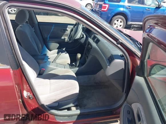 ✅ 2001 Toyota Camry CE • VIN: 4T1BG22K51U074583 • Lot: 43044034. Wystawiony na IAAI z przebiegiem 175 547 mil. Bezpłatny archiwum sprzedaży aukcyjnych z USA i szczegółowy raport historii pojazdu na DreamBid. Zdjęcie 5.