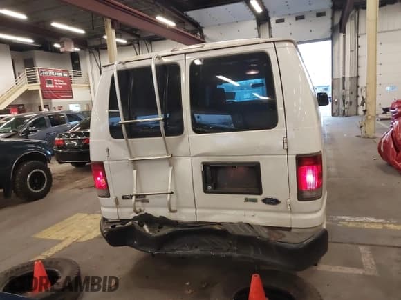 ✅ 2011 Ford Econoline Cargo Commercial • VIN: 1FTNE1EW5BDB01167 • Лот: 41226859. Опубликован ранее на IAAI с пробегом 248 606 миль. Бесплатный доступ к архиву аукционных продаж из США и подробный отчёт об истории автомобиля на DreamBid. Изображение 16.