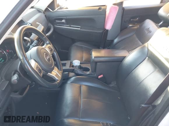 ✅ 2011 Jeep Liberty Renegade • VIN: 1J4PN3GK2BW512751 • Lot: 41282336. Wystawiony na IAAI z przebiegiem 119 159 mil. Bezpłatny archiwum sprzedaży aukcyjnych z USA i szczegółowy raport historii pojazdu na DreamBid. Zdjęcie 5.