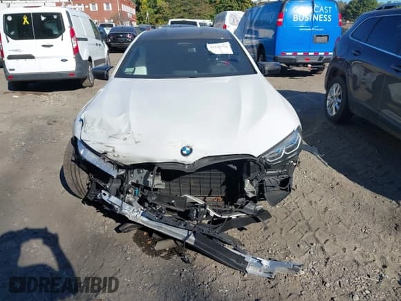 ✅ 2022 BMW M8 Competition • VIN: WBSGV0C01NCH51248 • Lot: 43332770. Wystawiony na IAAI z przebiegiem 53 461 mil. Bezpłatny archiwum sprzedaży aukcyjnych z USA i szczegółowy raport historii pojazdu na DreamBid. Zdjęcie 13.