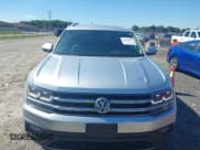 ✅ 2018 Volkswagen Atlas SE • VIN: 1V2KR2CA9JC554327 • Lot: 42766225. Wystawiony na IAAI z przebiegiem 157 749 mil. Bezpłatny archiwum sprzedaży aukcyjnych z USA i szczegółowy raport historii pojazdu na DreamBid. Zdjęcie 6.