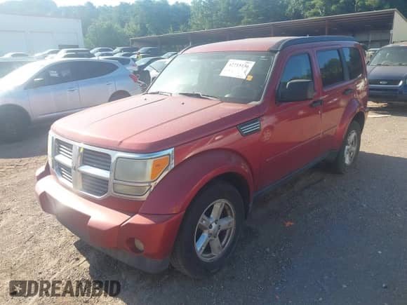 2008 Dodge Nitro SLT z VIN 1D8GT58K78W100907, wystawiony jako IAAI lot #42715136 z przebiegiem 228 747 mil mil oraz . Historia ofert i sprzedaży dostępna na DreamBid. Obrazek 2.