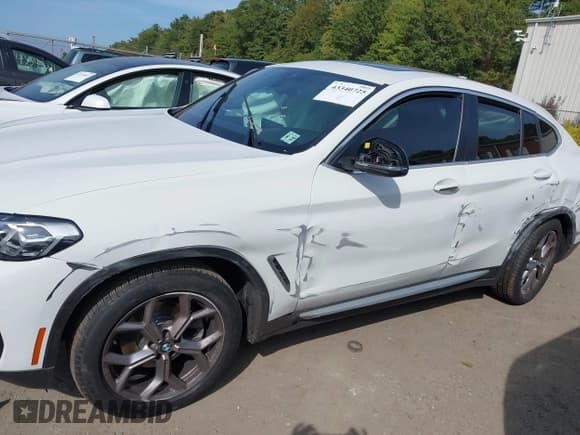 ✅ 2022 BMW X4 xDrive30i • VIN: 5UX33DT03N9M96131 • Lot: 43340725. Wystawiony na IAAI z przebiegiem 53 162 mil. Bezpłatny archiwum sprzedaży aukcyjnych z USA i szczegółowy raport historii pojazdu na DreamBid. Zdjęcie 6.