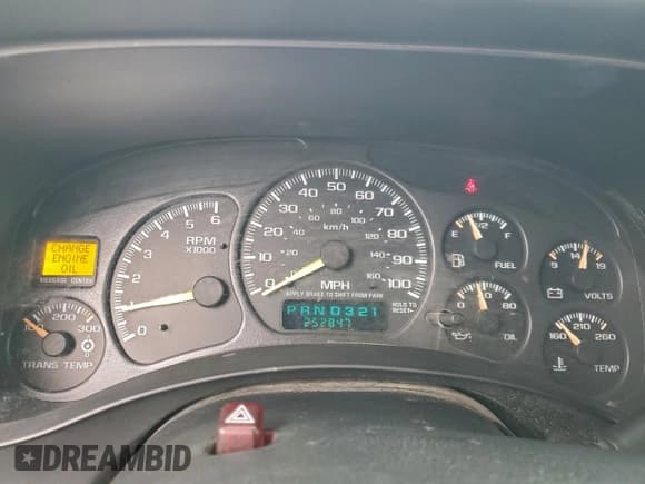 ✅ 2001 Chevrolet Silverado 2500HD LS • VIN: 1GCHK23U61F136848 • Lot: 92687445. Wystawiony na Copart z przebiegiem 252 847 mil. Bezpłatny archiwum sprzedaży aukcyjnych z USA i szczegółowy raport historii pojazdu na DreamBid. Zdjęcie 9.