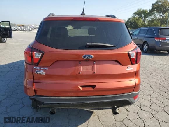 ✅ 2019 Ford Escape SE • VIN: 1FMCU0GD4KUC05919 • Lot: 80580195. Wystawiony na Copart z przebiegiem 148 001 mil. Bezpłatny archiwum sprzedaży aukcyjnych z USA i szczegółowy raport historii pojazdu na DreamBid. Zdjęcie 6.