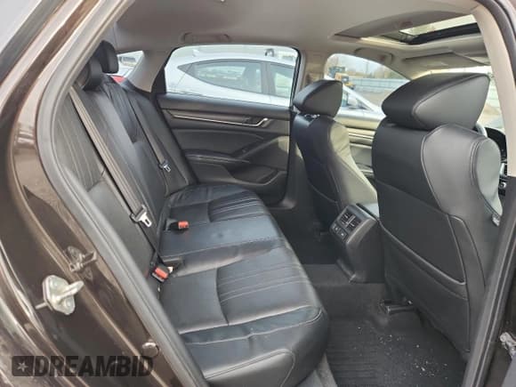 ✅ 2018 Honda Accord Touring • VIN: 1HGCV1F99JA134223 • Лот: 90546455. Опубликован ранее на Copart с пробегом 75 482 миль. Бесплатный доступ к архиву аукционных продаж из США и подробный отчёт об истории автомобиля на DreamBid. Изображение 10.