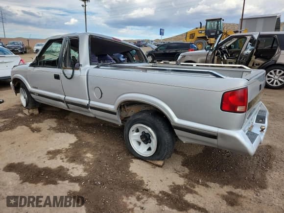 ✅ 1994 Chevrolet S-10 LS • VIN: 1GCCS19Z2R8154903 • Lot: 71016485. Wystawiony na Copart z przebiegiem 56 478 mil. Bezpłatny archiwum sprzedaży aukcyjnych z USA i szczegółowy raport historii pojazdu na DreamBid. Zdjęcie 2.