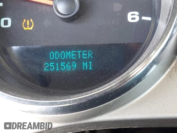 ✅ 2014 Chevrolet Silverado 2500HD Work Truck • VIN: 1GB0CVCG6EF132038 • Lot: 42552725. Wystawiony na IAAI z przebiegiem 251 569 mil. Bezpłatny archiwum sprzedaży aukcyjnych z USA i szczegółowy raport historii pojazdu na DreamBid. Zdjęcie 15.