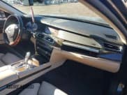 ✅ 2011 BMW 7 Series 750i xDrive • VIN: WBAKC6C56BC395326 • Lot: 43788385. Wystawiony na IAAI z przebiegiem 185 610 mil. Bezpłatny archiwum sprzedaży aukcyjnych z USA i szczegółowy raport historii pojazdu na DreamBid. Zdjęcie 5.