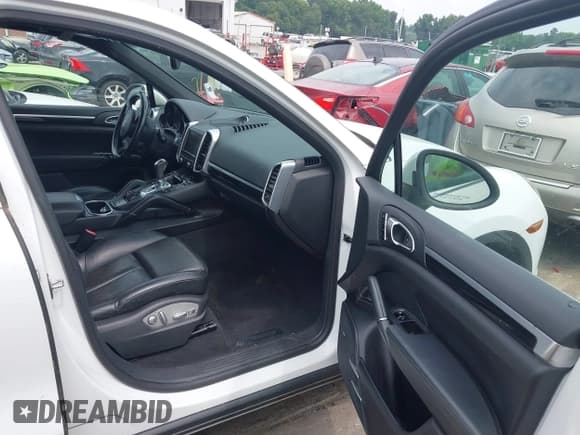 ✅ 2013 Porsche Cayenne Diesel • VIN: WP1AF2A26DLA41346 • Lot: 42670580. Listed on IAAI with 154,110 mi. Free auction sales archive from the USA and detailed vehicle history report at DreamBid. Image 5.