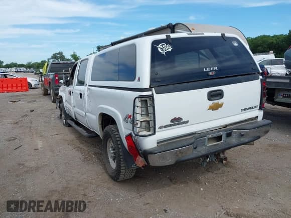 ✅ 2005 Chevrolet Silverado 2500HD LS • VIN: 1GCHK23215F971423 • Lot: 42268344. Listed on IAAI with Not provided. Free auction sales archive from the USA and detailed vehicle history report at DreamBid. Image 3.