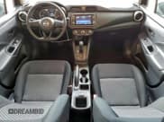 ✅ 2024 Nissan Versa S • VIN: 3N1CN8DV1RL928230 • Lot: 96708095. Wystawiony na Copart z przebiegiem 29 384 mil. Bezpłatny archiwum sprzedaży aukcyjnych z USA i szczegółowy raport historii pojazdu na DreamBid. Zdjęcie 8.