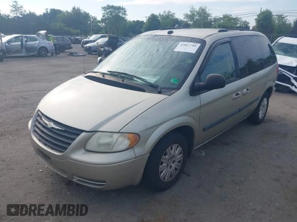 ✅ 2005 Chrysler Town & Country • VIN: 1C4GP45R35B391441 • Lot: 42867785. Listed on IAAI with 266,017 mi. Free auction sales archive from the USA and detailed vehicle history report at DreamBid. Image 2.